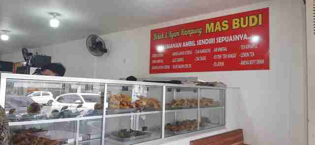 Ayam Goreng Prasmanan Mas Bim: Kenikmatan yang Menggoda di Jantung Cilacap